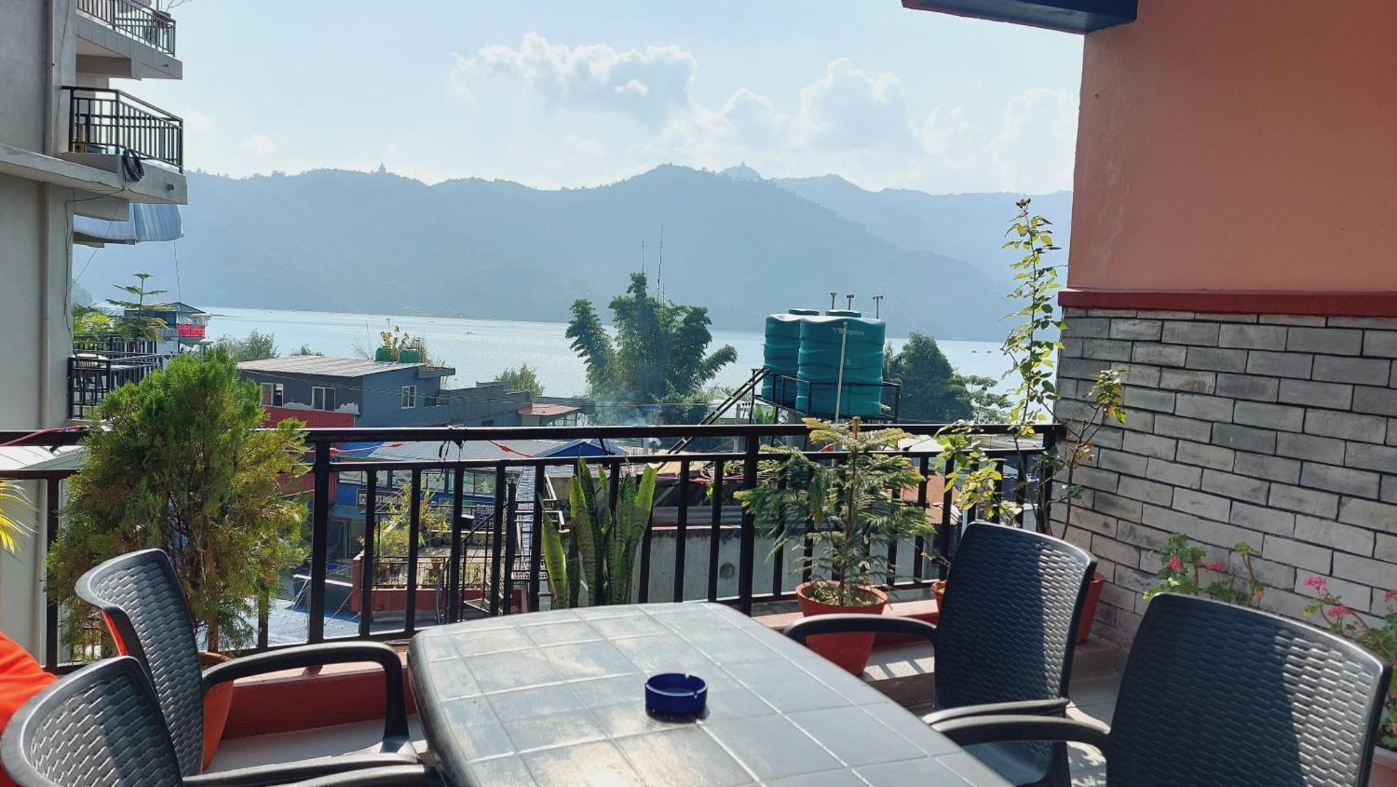 Golden Lake Pokhara Eksteriør bilde